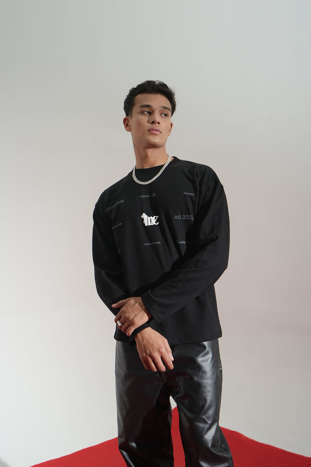 gid://shopify/Product/9622338240739