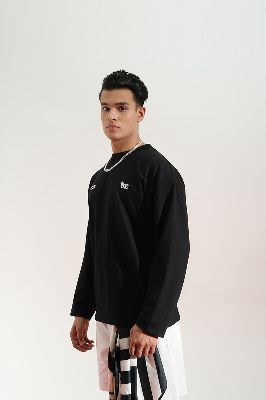 gid://shopify/Product/9622338044131
