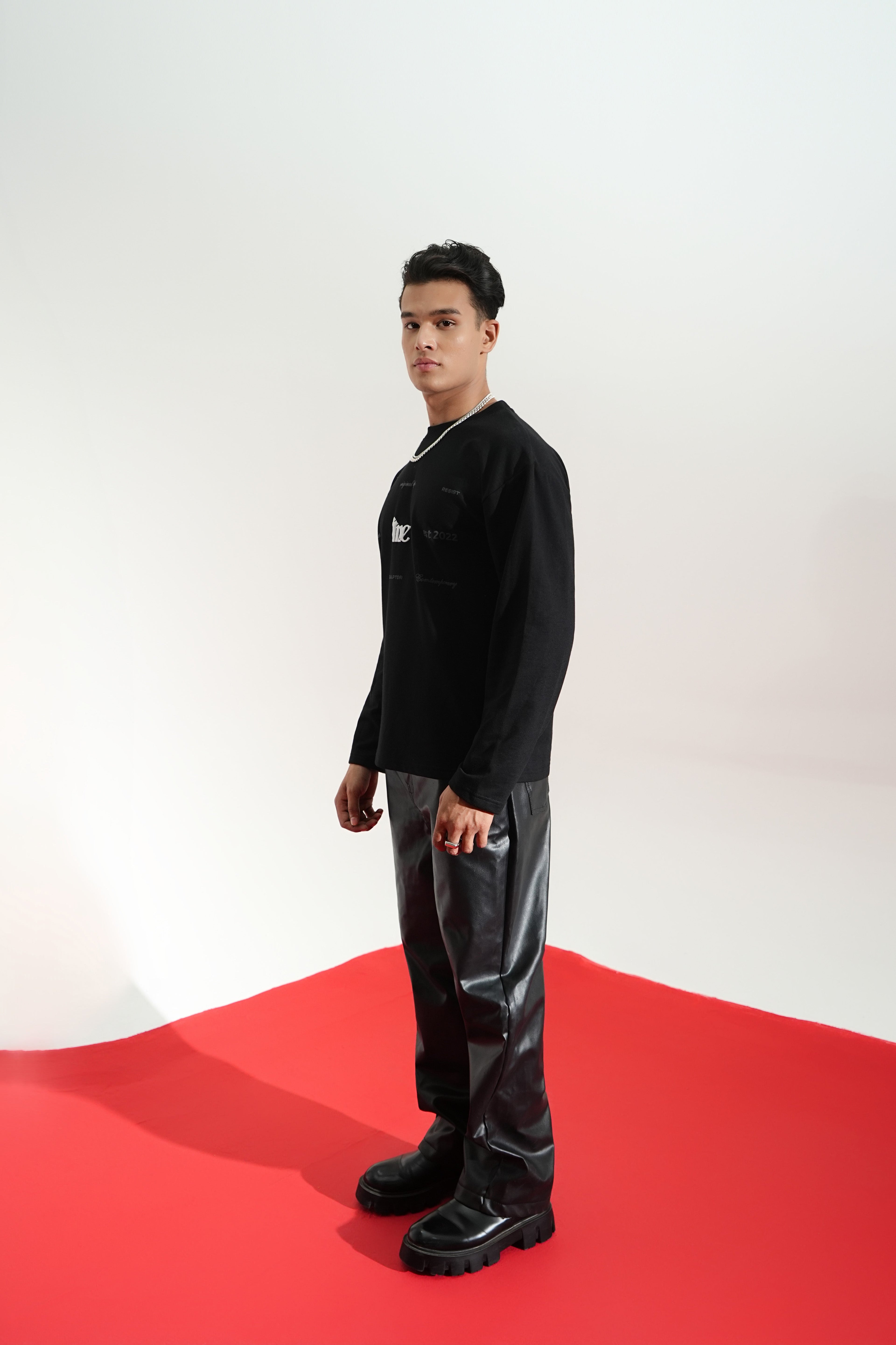 gid://shopify/Product/9622338240739