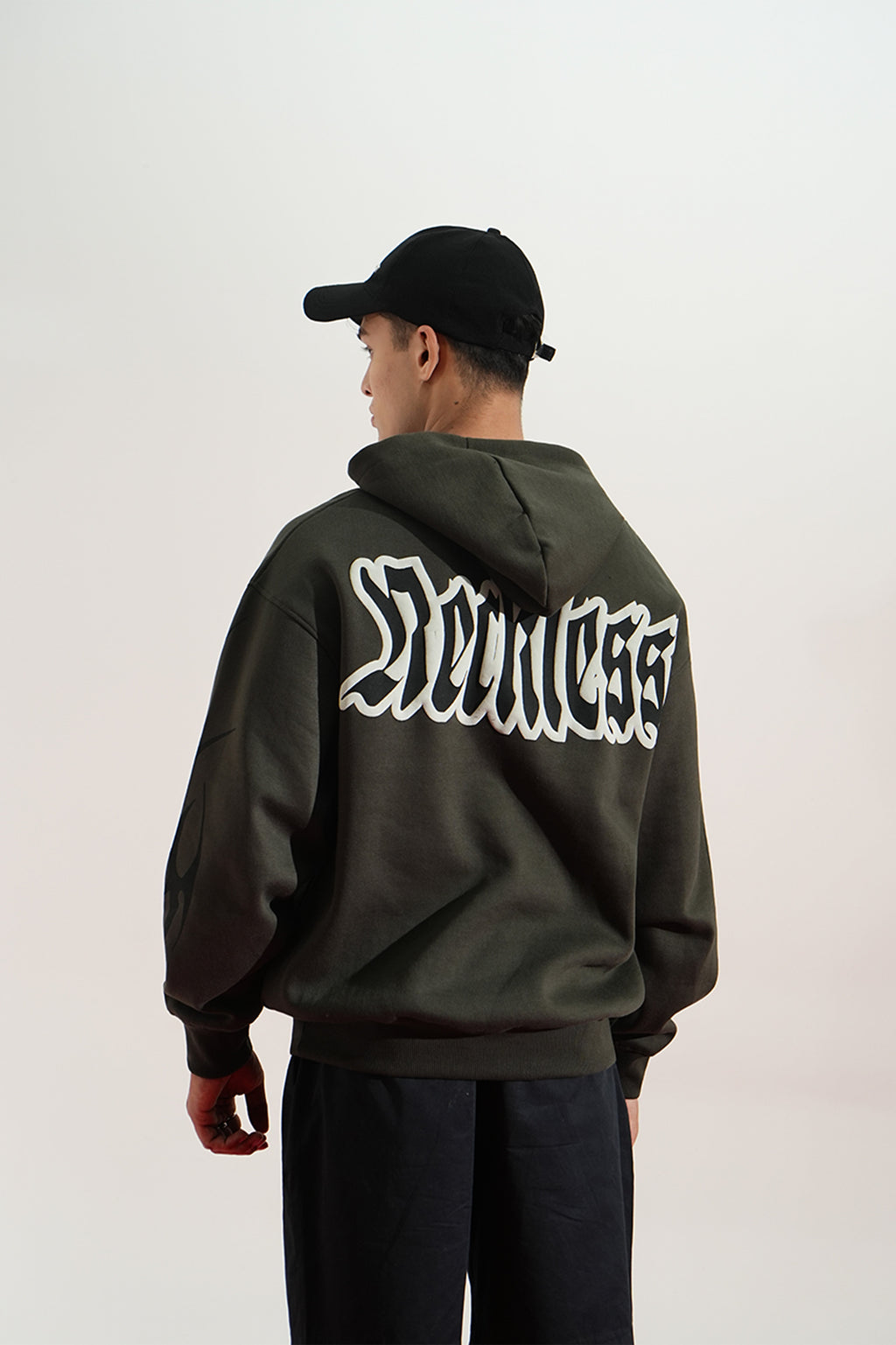 gid://shopify/Product/9622338437347