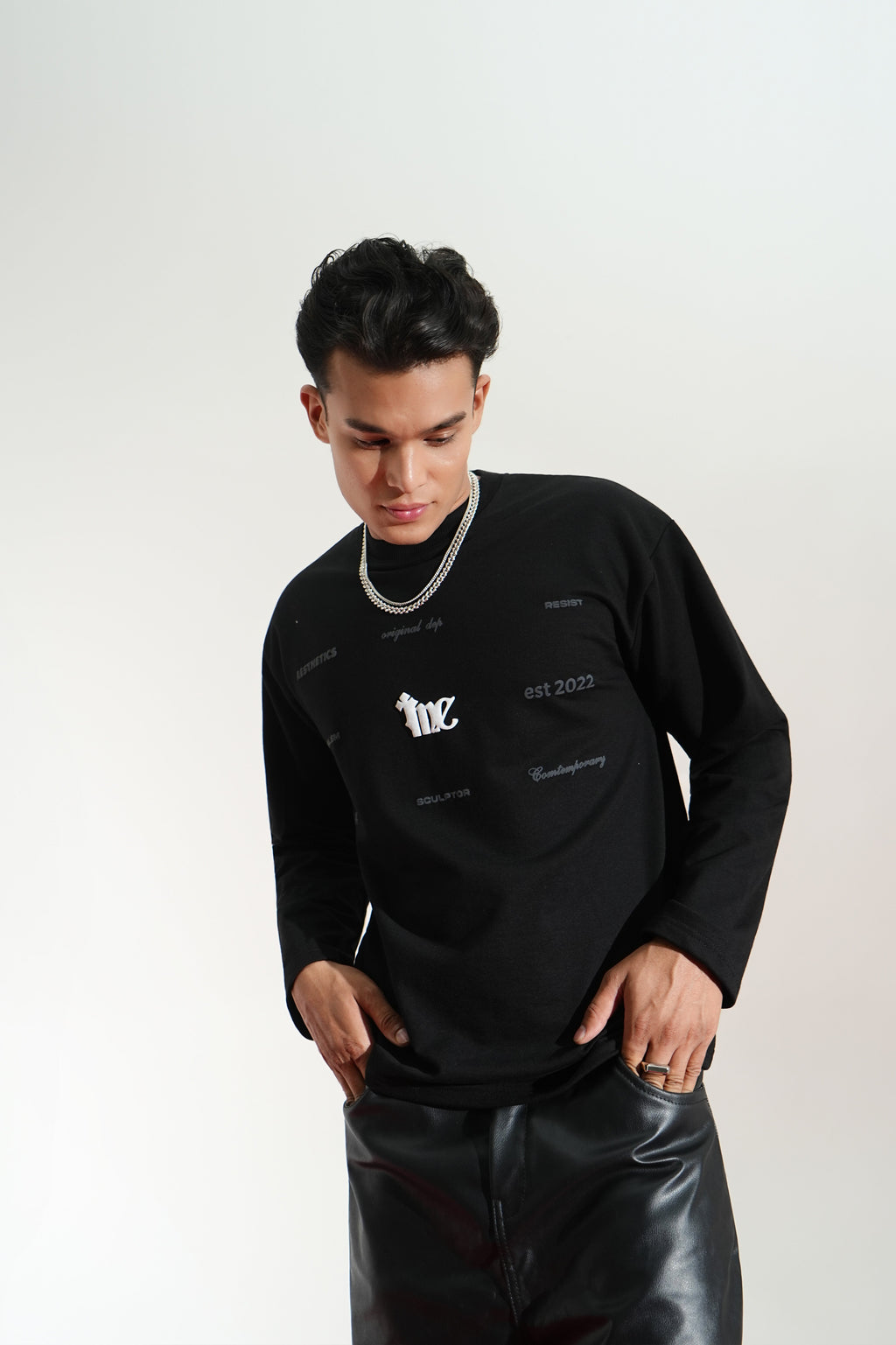 gid://shopify/Product/9622338240739