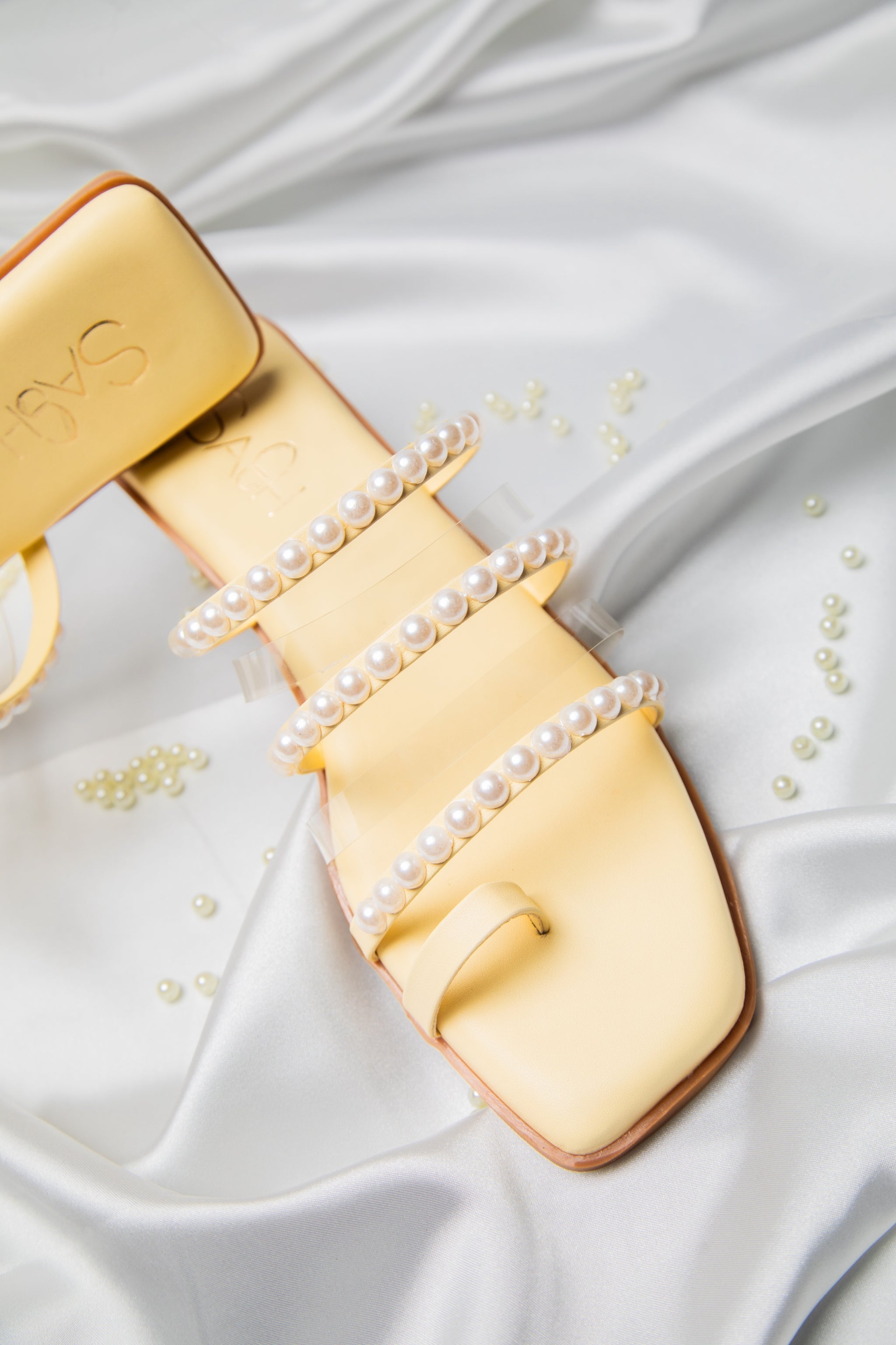 gid://shopify/Product/9622339158243